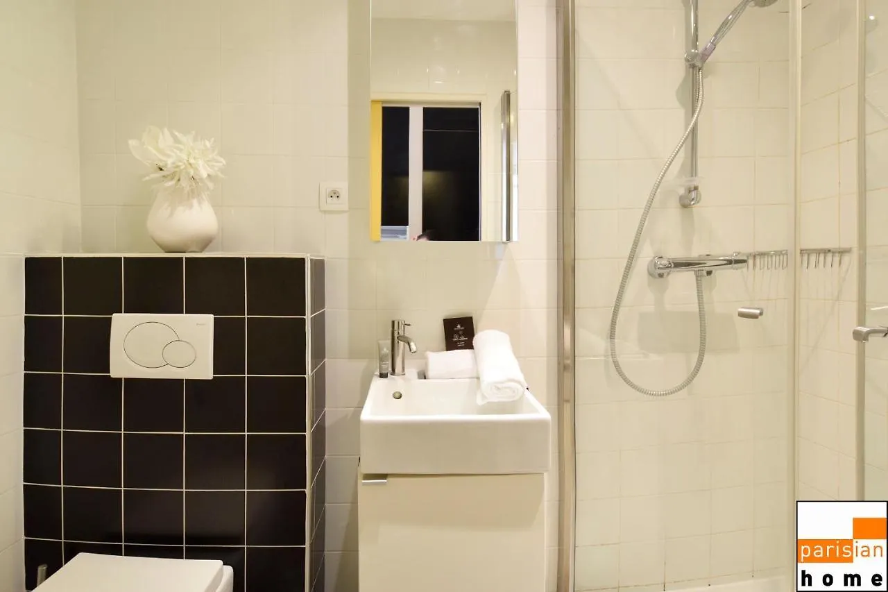 102201 - A Charming Setting For 4 People In Montorgueil Paris